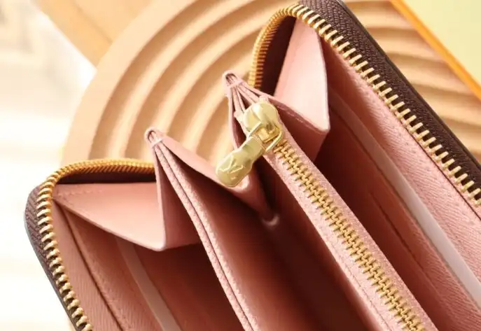 LV Wallets 4192D-0114