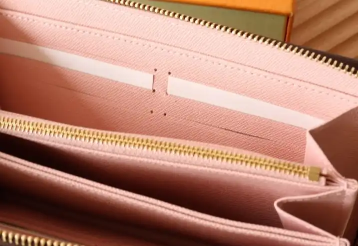 LV Wallets 4192D-0114