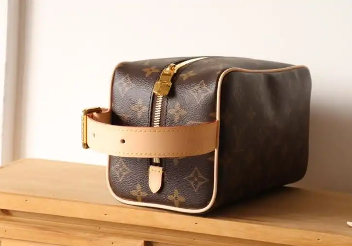 LV Cosmetic Bags 4192D-0160