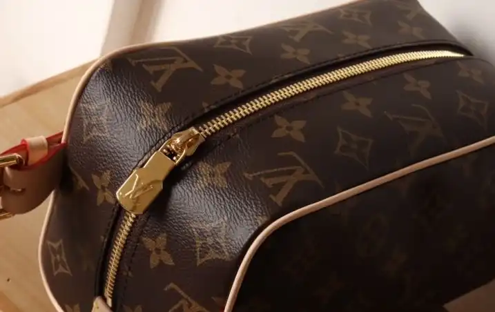 LV Cosmetic Bags 4192D-0160