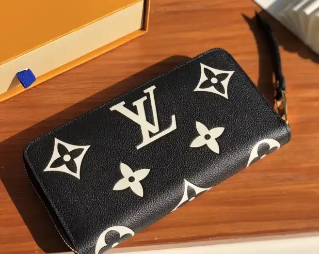 LV Wallets 4192F-0016