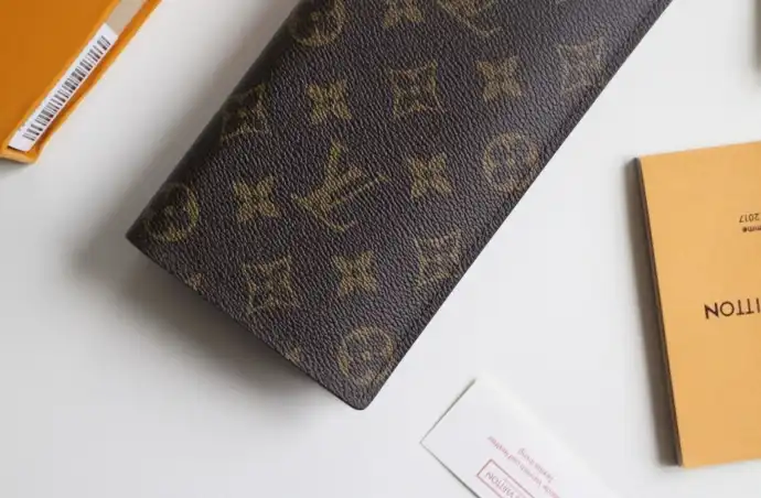 LV Wallets 4192F-0048
