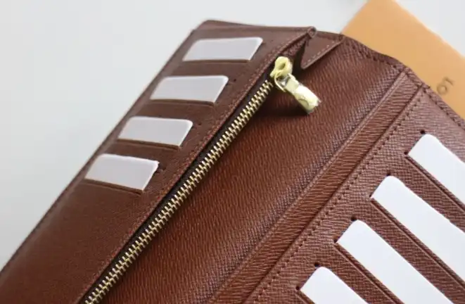 LV Wallets 4192F-0048