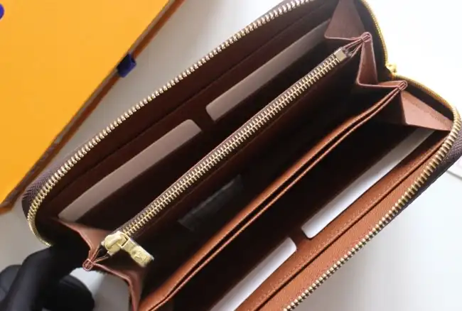 LV Wallets 4192F-0051