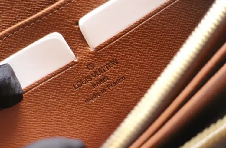 LV Wallets 4192F-0051