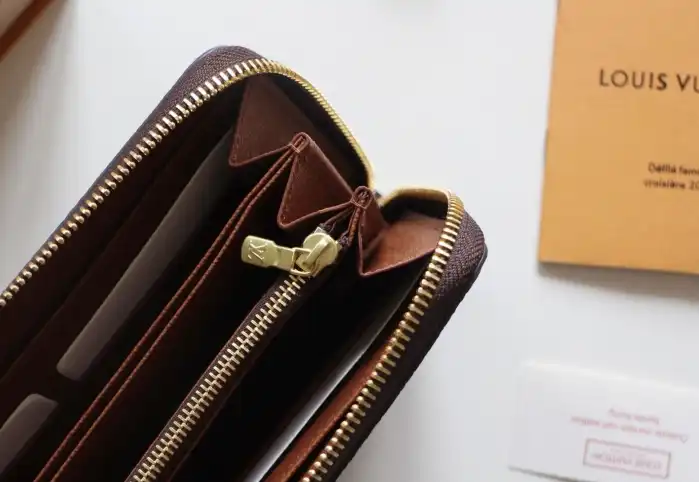 LV Wallets 4192F-0051