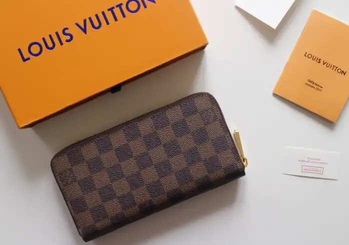 LV Wallets 4192F-0052