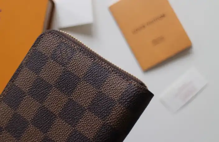 LV Wallets 4192F-0052