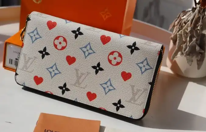 LV Wallets 4192F-0056
