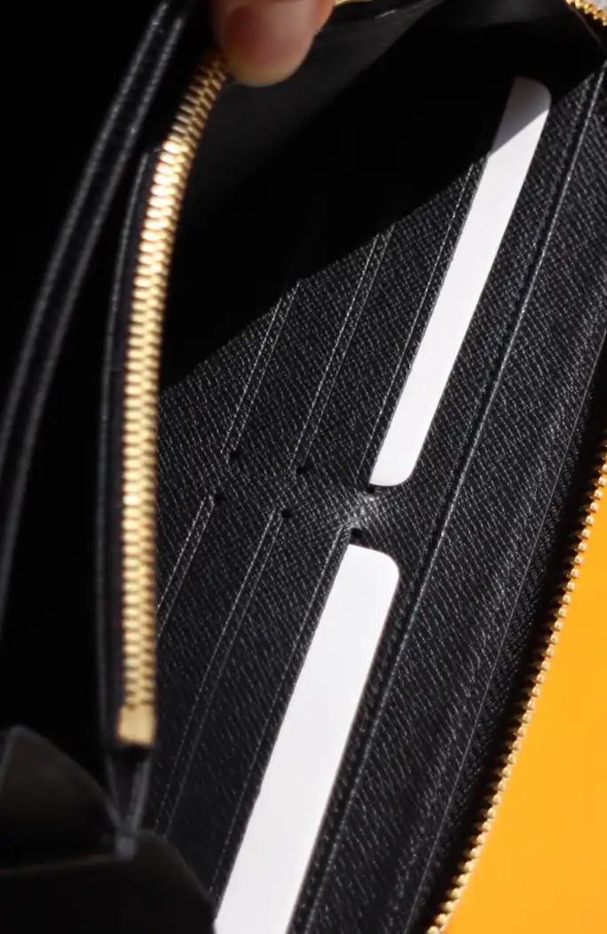 LV Wallets 4192F-0056