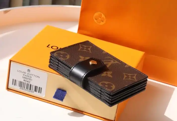 LV Wallets 4192F-0060