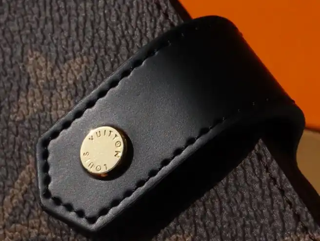 LV Wallets 4192F-0060