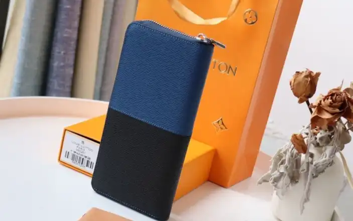 LV Wallets 4192F-0067