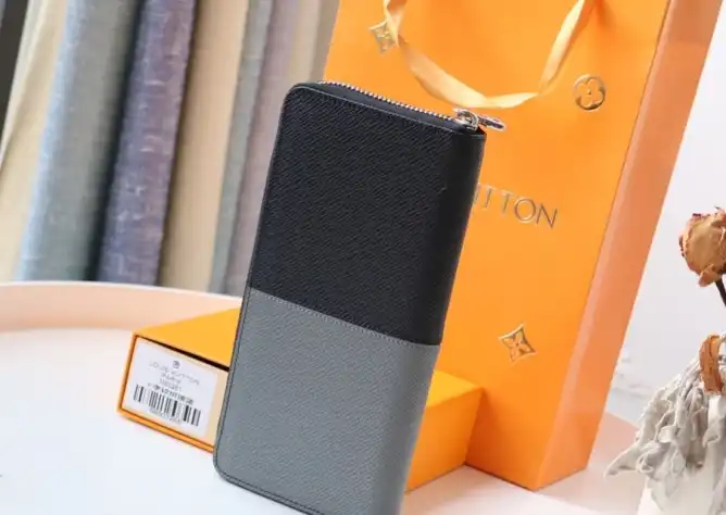 LV Wallets 4192F-0068