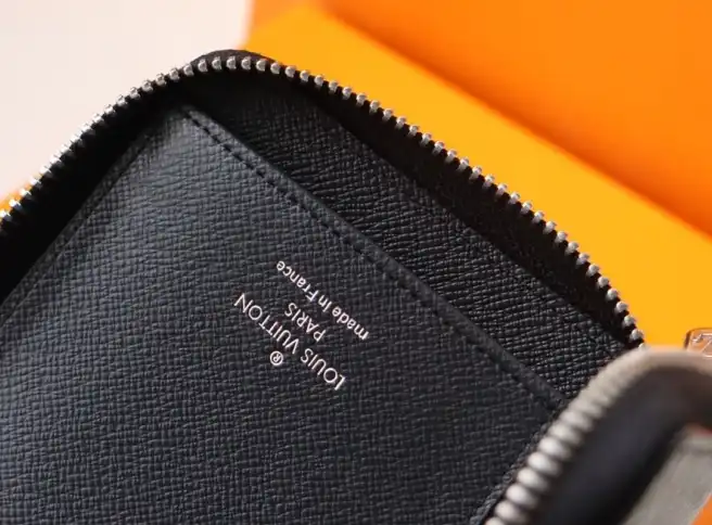 LV Wallets 4192F-0068