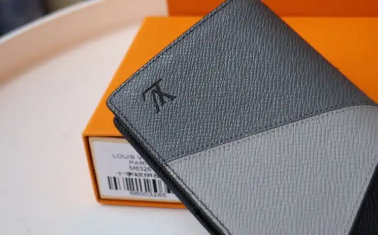 LV Wallets 4192F-0070