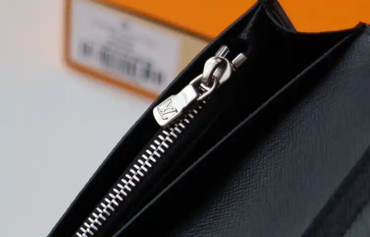 LV Wallets 4192F-0070