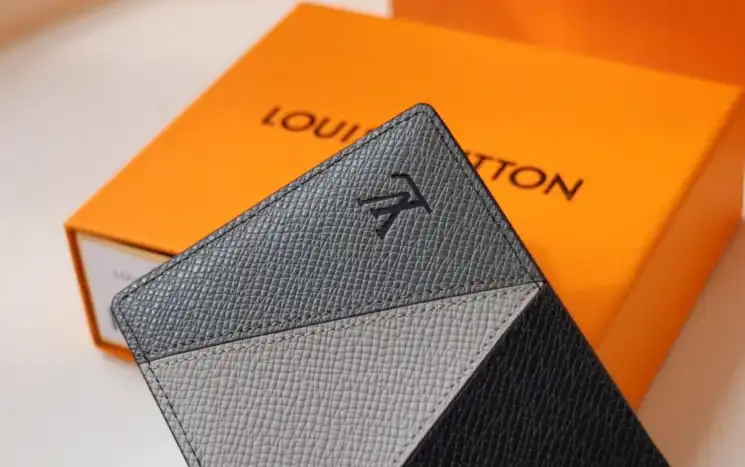 LV Wallets 4192F-0072