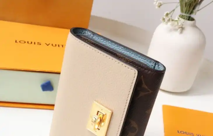 LV Wallets 4192F-0121