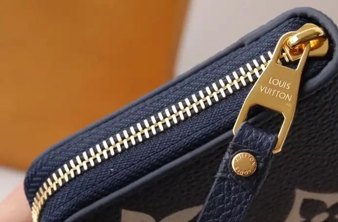 LV Wallets 4192F-0198