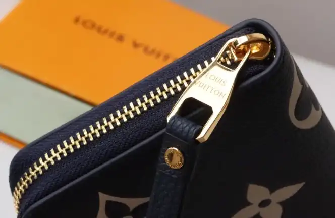 LV Wallets 4192F-0201