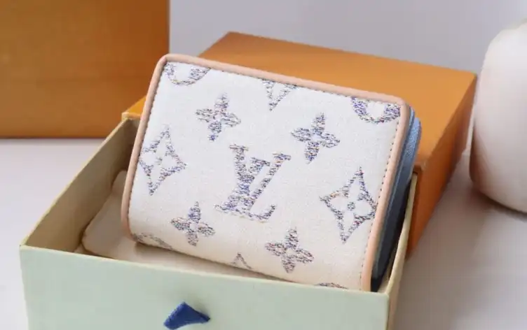 LV Wallets 4192F-0220