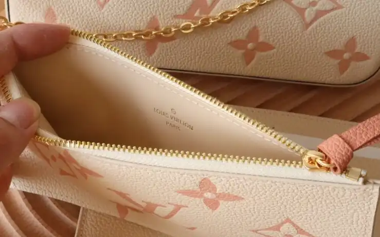 LV Wallets 4206A-0088