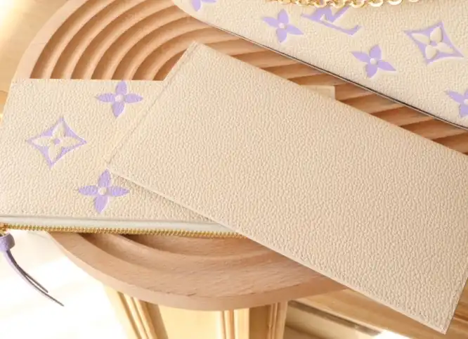 LV Wallets 4206A-0089