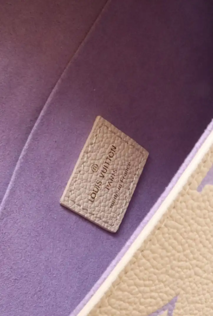 LV Wallets 4206A-0089