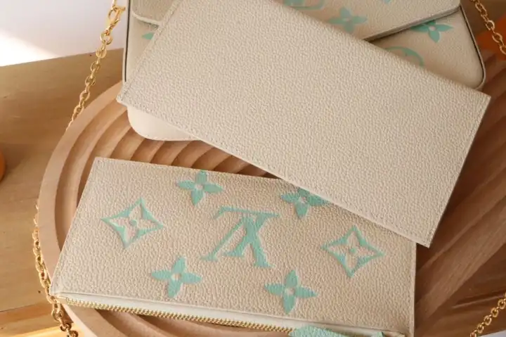 LV Wallets 4206A-0090