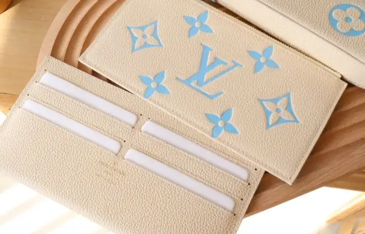 LV Wallets 4206A-0091