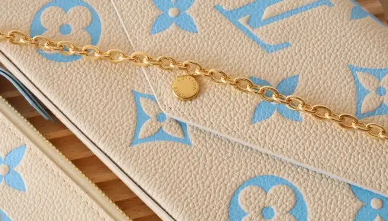 LV Wallets 4206A-0091