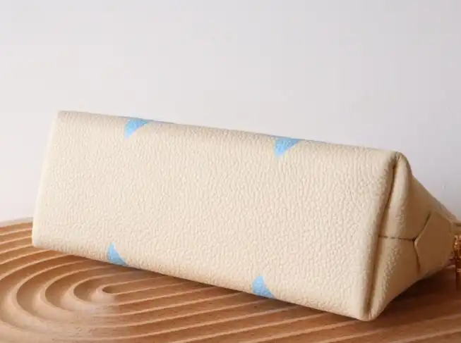 LV Clutch Bags 4206A-0092