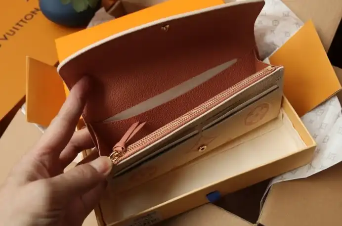 LV Wallets 4206A-0100