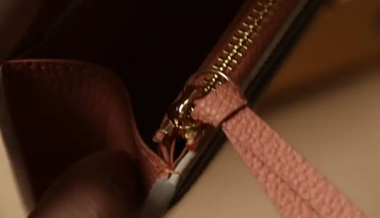 LV Wallets 4206A-0100