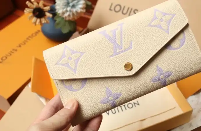 LV Wallets 4206A-0103