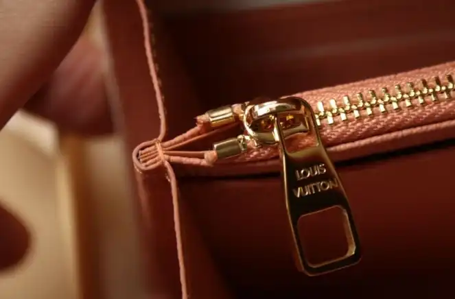 LV Wallets 4206A-0104