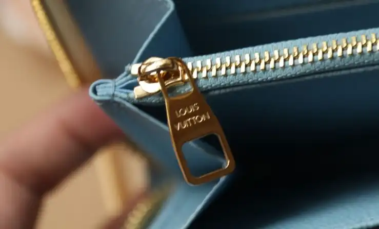 LV Wallets 4206A-0107