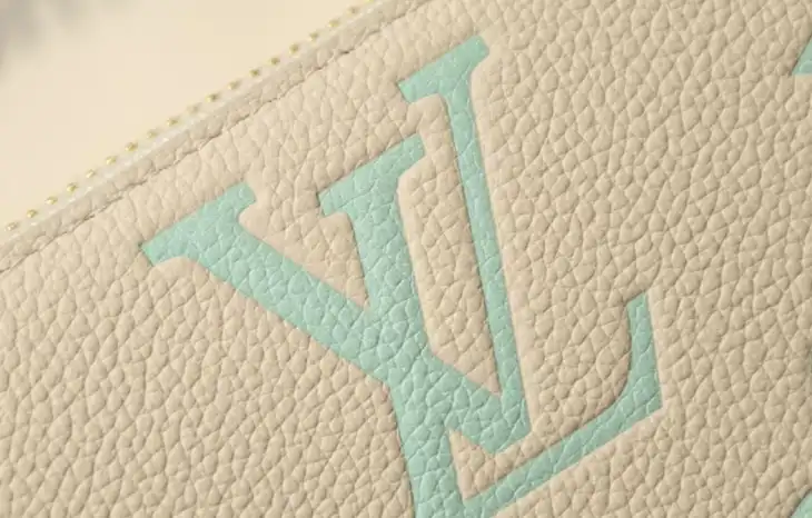 LV Wallets 4206A-0108