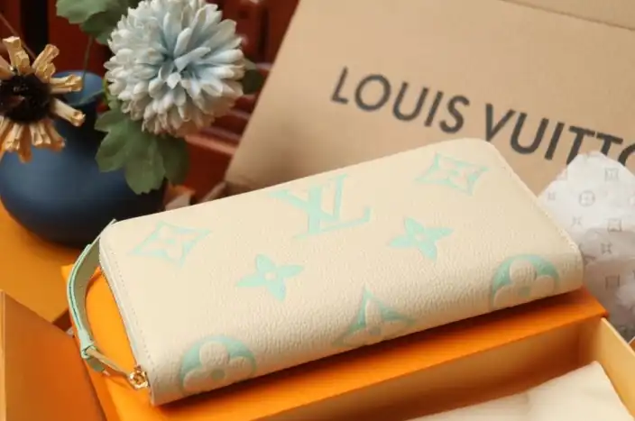 LV Wallets 4206A-0108