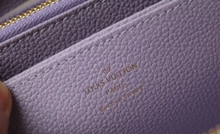 LV Wallets 4206A-0109