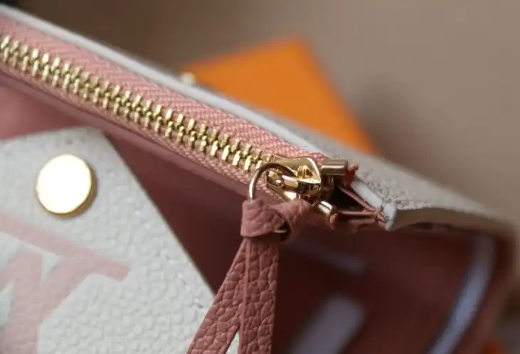 LV Wallets 4206A-0116