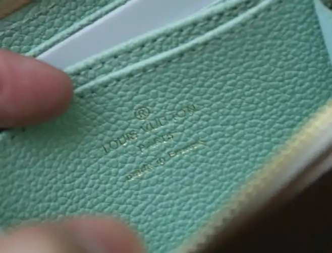 LV Wallets 4206A-0118