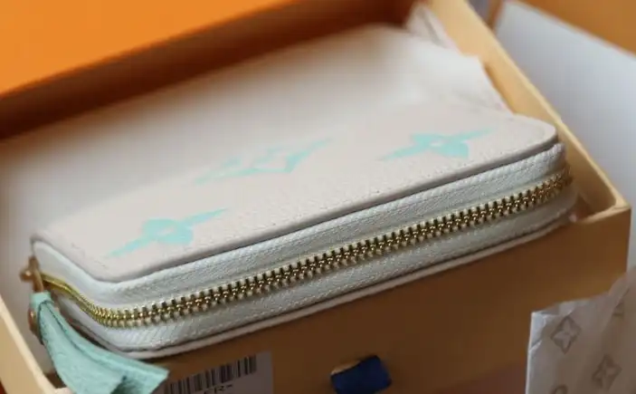 LV Wallets 4206A-0118