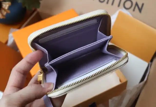 LV Wallets 4206A-0119