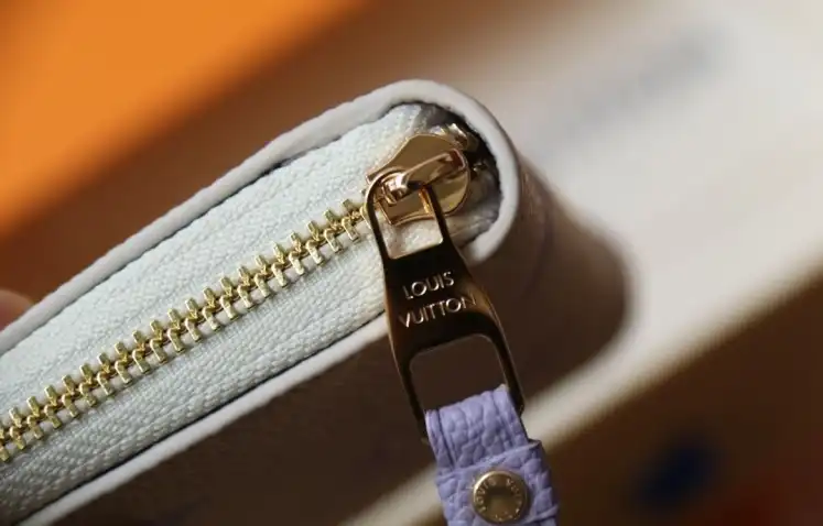 LV Wallets 4206A-0119