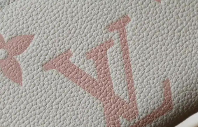 LV Wallets 4206A-0120