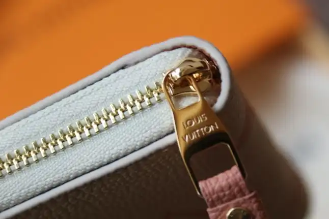 LV Wallets 4206A-0120