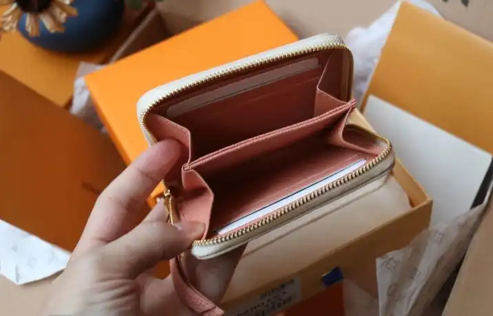 LV Wallets 4206A-0120