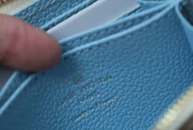 LV Wallets 4206A-0121